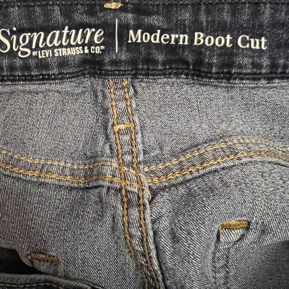 Signature by Levi Strauss women’s denim jeans 33X32 on tag modern boot cut - Picture 5 of 10